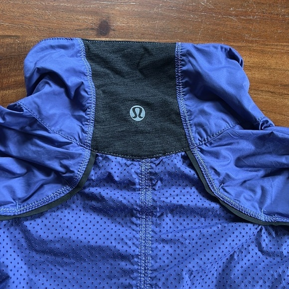 Lululemon Women’s Purple Windbreaker Jacket Full Zip Running Workout Size 2 - Picture 7 of 10